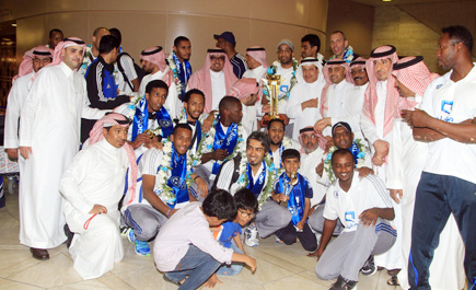 استقبال كبير لأبطال طائرة الخليج في الرياض 