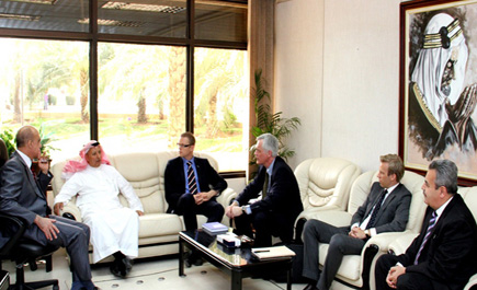 وفد تعليمي سويدي يزور مدارس الملك فيصل ويشيد بتجربتها التعليمية