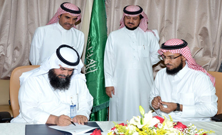 جامعة سلمان توقع عدداً من المشاريع البحثية