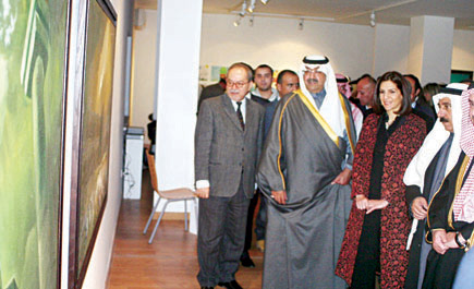 تخصصت في الفنون والتراث والاهتمام بالشأن الثقافي 