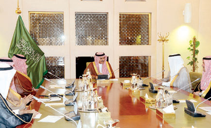أمير منطقة الرياض  يترأس اجتماعاً لمسؤولي وزارة الصحة بحضور نائبه 