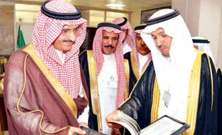 بلدي المجمعة يناقش أسباب تأخر اعتماد بعض المخططات 