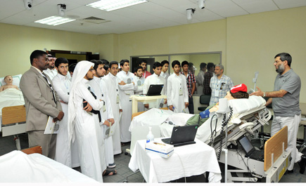 جامعة العلوم الصحية تفتح أبوابها للموهوبين وتشركهم في حلقات النقاش