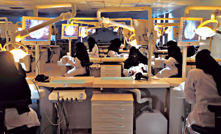 كلية طب الأسنان بجامعة جازان: مواكبة للتطور العلمي وتوفير خدمات راقية للمجتمع