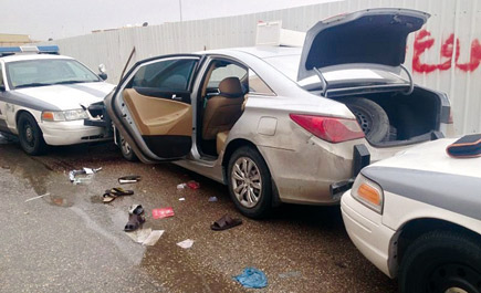 دوريات أمن الرياض تضبط أسلحة ومخدرات داخل سيارة 