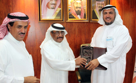 تعليم نجران يكرم المدارس الفائزة في مسابقة معامل الحاسب 