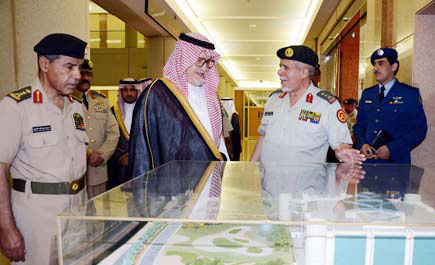 نائب وزير الدفاع يزور قوات الدفاع الجوي وقوة الصواريخ الاستراتيجية 