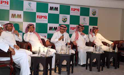 عمالقة السعودية يلتقون بمنتخب البرازيل أبطال 94 في درة الملاعب رمضان المقبل