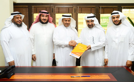 جامعة القصيم توقع اتفاقية مع البريد السعودي لاستلام وتسليم وثائق الطلاب والطالبات 