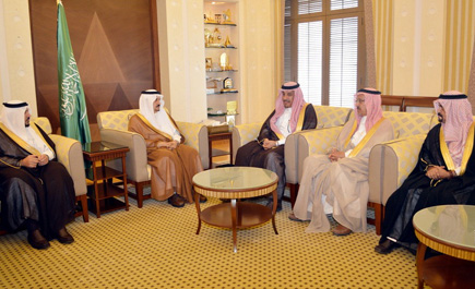 أمير منطقة القصيم يناقش الجهود المبذولة لمكافحة سوسة النخيل الحمراء