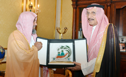 أمير منطقة جازان يفتتح ويضع حجر الأساس لمشروعات المياه والصرف الصحي