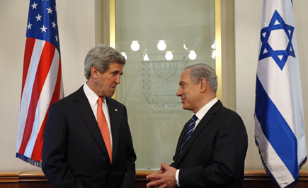 نتنياهو خلال لقائه كيري: نريد استئناف محادثات السلام مع الفلسطينيين 