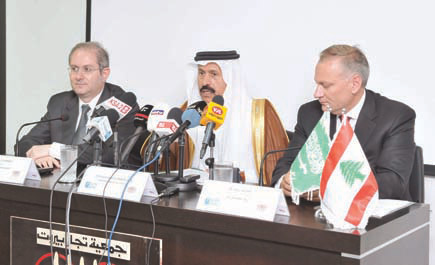 سفير المملكة لدى لبنان يستعرض العلاقات التجارية والاقتصادية بين البلدين 