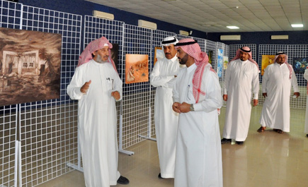 مساعد مدير تعليم حائل يفتتح المعرض التشكيلي «إحساس» 