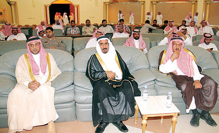 سمو أمير منطقة الرياض يكرم المشاركين في استقبال سمو أمير منطقة الرياض ونائبه بثادق 