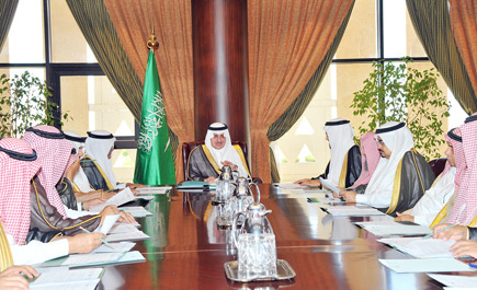 أمير تبوك ترأس اجتماع  إدارة برنامج الأمير فهد بن سلطان الاجتماعي 