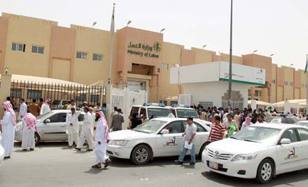 الحملة التصحيحية لا تشمل المتسللين.. والإعفاءات مرتبطة بفترة المهلة 