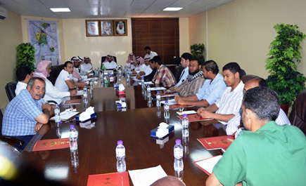 بلدي الشنان يجتمع بمقاولي المشاريع المتعثرة والقائمة 