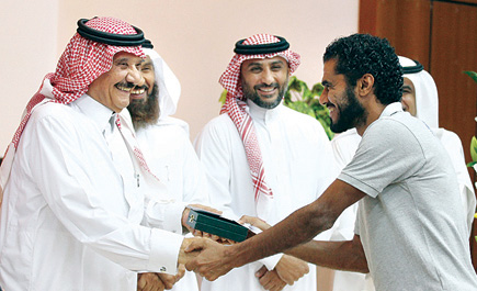 النهضة يحتفل بأفراد الفريق الكروي الأول بمناسبة الصعود للأضواء