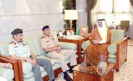 أمير الرياض يستقبل رئيس هيئة الأركان العامة 