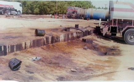 مواطن يستخدم مزرعته لجمع الزيوت ويتسبب في وصول الزيت للمياه الجوفية