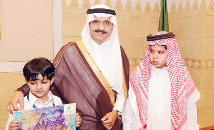 أمير منطقة الرياض يستقبل وفداً من أهالي أطفال التوحد 