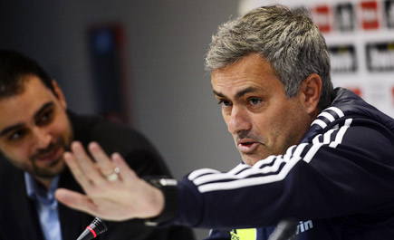 مورينيو مدرب تشيلسي رفض انتقاد سلفه الأسباني بنيتز