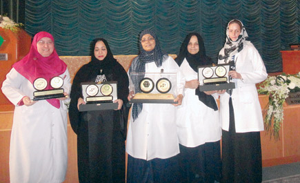 القيادات النسائية في مدينة الملك سعود الطبية تعبِّر عن مشاعر الفرح بحصول المدينة على شهادة JCIA 