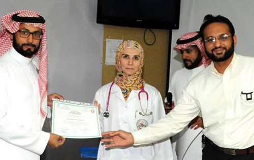 د. المسند يحتفي بالفريق الطبي 