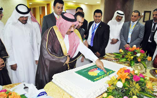 وكيل أمين منطقة الجوف يفتتح معرض دهانات الجزيرة بسكاكا 