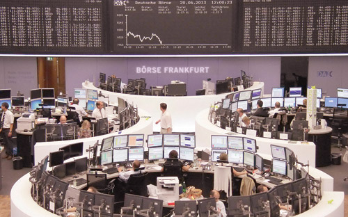 الدولار يرتفع.. تراجع الأسهم الأمريكية والأوربية... والذهب والفضة لأدنى مستوى منذ أعوام 