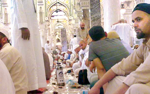 أوقاف محمد الراجحي تُكمل استعداداتها لبرنامج تفطير الصائمين بالحرم المكي