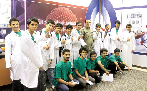 طلاب موهبة الملك سعود يزورون معهد تقنية النانو 