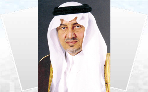 الأمير خالد الفيصل يقف على سير عمل لجنة تصحيح أوضاع الجالية البرماوية 