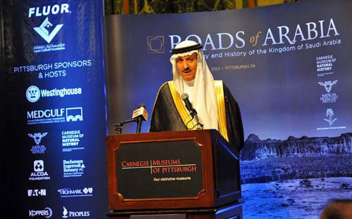 الأمير سلطان بن سلمان خلال افتتاحه معرض روائع آثار المملكة في بتسبيرغ الأمريكية: 