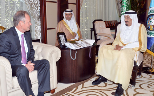 سمو ولي العهد يستقبل سفير الدانمارك لدى المملكة 