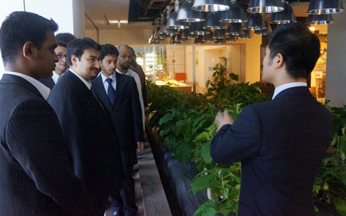 المبتعثون السعوديون في اليابان يطلعون على أنظمة الزراعة المتقدمة داخل المباني 