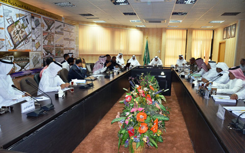 أمين نجران يبحث إيجاد حلول تسهم في بيئة عمرانية صحية ومتكاملة