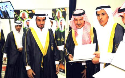 ثانوية المعجل تحتفل بخريجيها