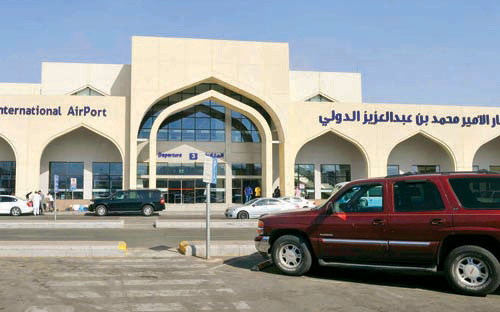المدينة المنورة: جهود مكثفة بمطار الأمير محمد بن عبدالعزيز الدولي لمواكبة موسم العمرة 