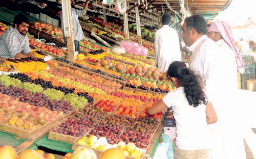 مصطافون: نقصد عروس المصائف سنوياً.. وفواكهها هدايا