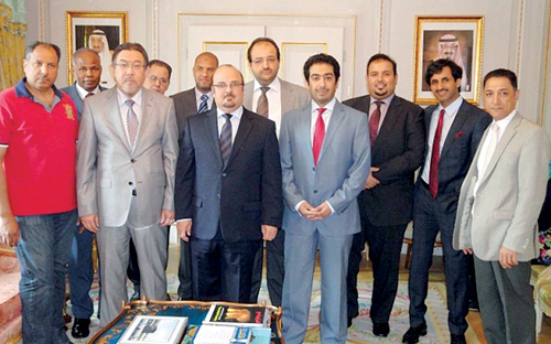 سفير خادم الحرمين الشريفين لدى سويسرا يحتفي بالموظفين المنقولين 