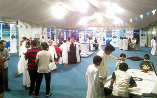 خيمة فعاليات موبايلي تحفز روح التنافسية بين زوار مهرجاني الشرقية وعنيزة