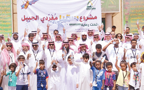 مغردو «تويتر» يبردون صيف العمالة في الجبيل