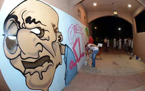 الرسم «الجرافيتي» فن يجذب زوار مهرجان الترفيه في الأحساء 