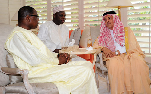 وزير الخارجية يتسلم رسالة لخادم الحرمين الشريفين من الرئيس السنغالي 