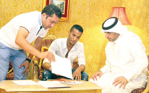الشباب ينهي إجراءات التوقيع مع «الصقر» بعد مفاوضات وصفت بالأسرع 