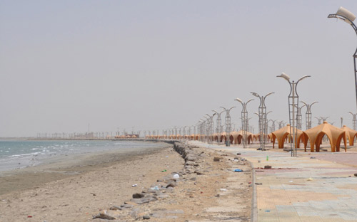 كورنيش «الجميعات» بالقوز يستقبل الزوار خلال الإجازة الصيفية 