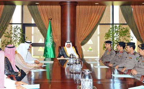 أمير تبوك يترأس اجتماع الإدارات الحكومية ويشدد على مراقبة الأسعار 