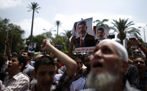 محمد مرسي: (حياتي ثمن للمحافظة على الشرعية الدستورية) 